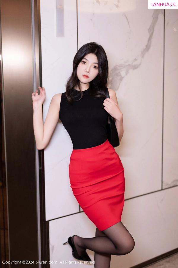   [XiuRen]高清写真图 2024.09.18 No.9169 初梦瑶 黑丝美腿第18张图片
